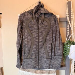 LULULEMON Women’s Size 6 Hooded Scuba Gray/white Jacket